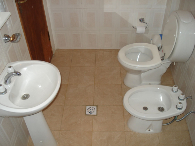 Bathroom 4, Hostal Tacacho, Capital