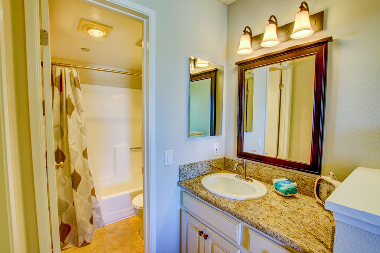 Bathroom 4, Sunshine Suites at Hillcrest, San Diego