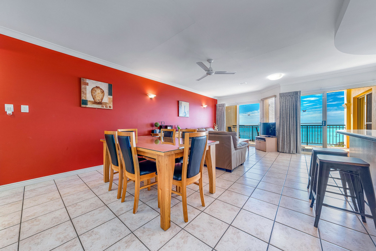 Food & Drinks, Ocean Views Galore - Airlie Beach, Whitsunday