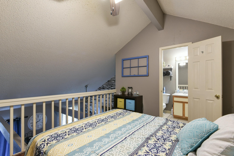 Bedroom 2, Memory Maker Condo - Great Location - Updated - Walk to Restaurant and Store!, Taney