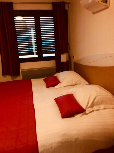 Bedroom 3, Hotel Restaurant Le Champs des Lys, Doubs