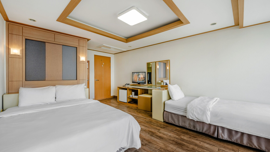 Bedroom 4, Gangneung Four Season Hotel and Pension, Gangneung