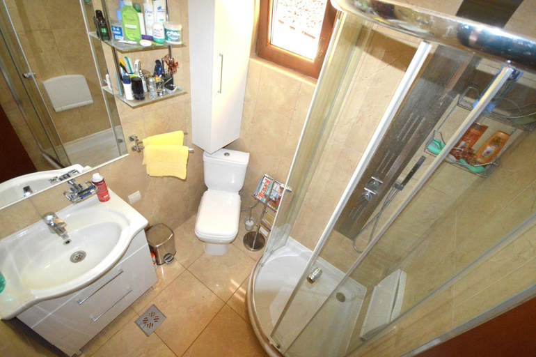 Bathroom 3, Lazzaro Apartments