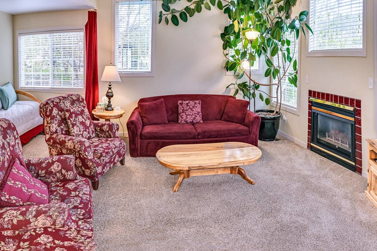 Others 4, Oak Tower Townhouse-1.5 Blocks to OSF, Jackson