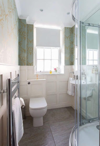 Bathroom, JOIVY The Wee Palace by the Castle, Edinburgh