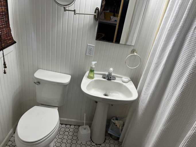 Bathroom 4, Fairy House, Sevier