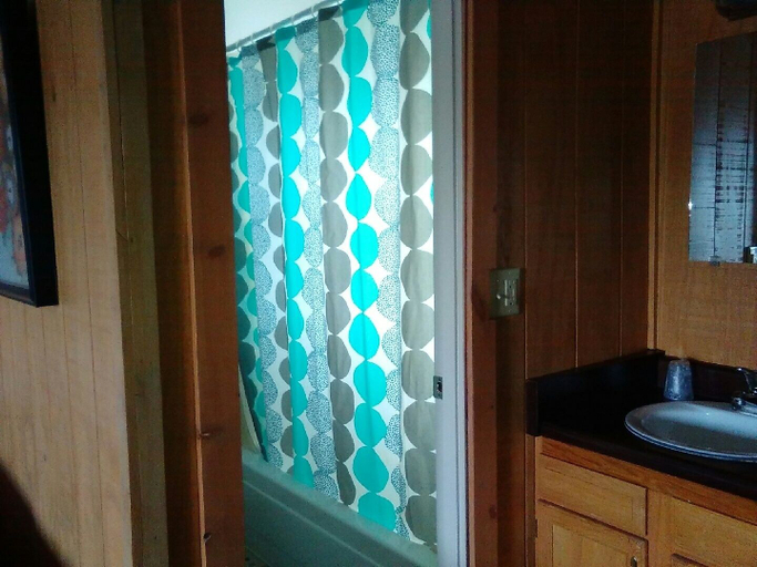 Bathroom 3, The Resort, Grayson