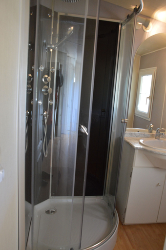 Bathroom 4, Camping Le Mas des Chenes, Gard