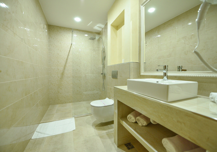 Bathroom 4, Hotel Lazaro