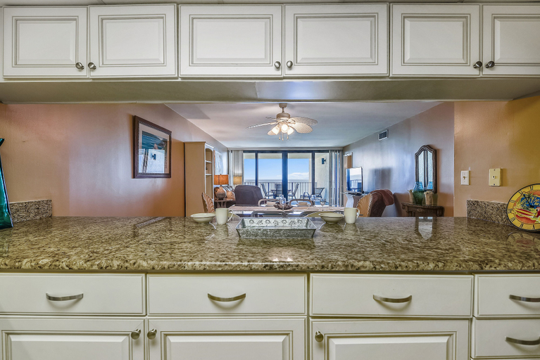 Food & Drinks 5, Watercrest by Book That Condo, Bay