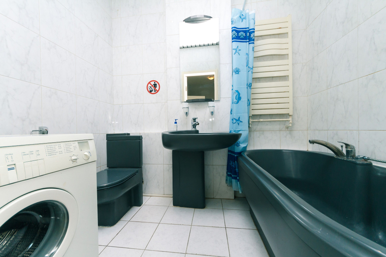 Bathroom 3, Apartments Kreshchatik 21-25, Shevchenkivs'kyi