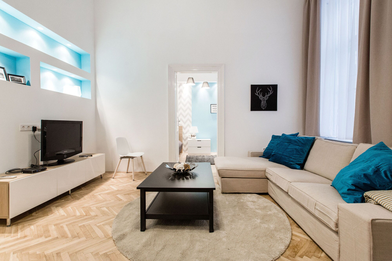 Others 5, Bajcsy 50 Apartment, Budapesti