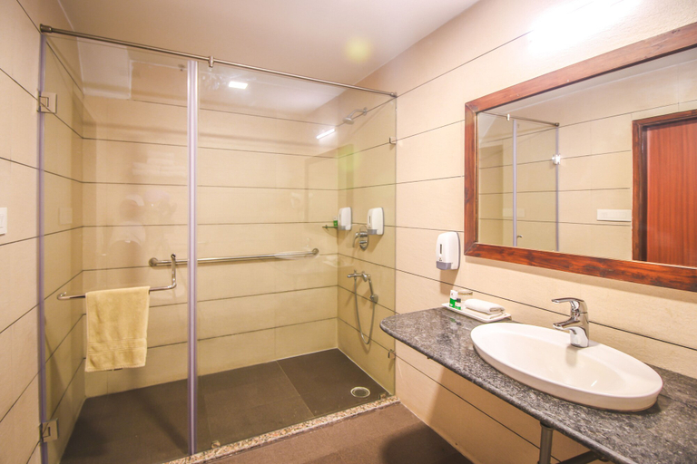 Bathroom 4, Hotel Cama, Chandigarh