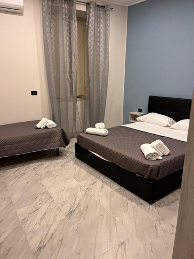 Bedroom 2, Hotel Oceania, Napoli