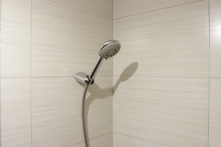Bathroom 3, Bright & Relaxing 1Br At Gateway Pasteur Apartment, Bandung