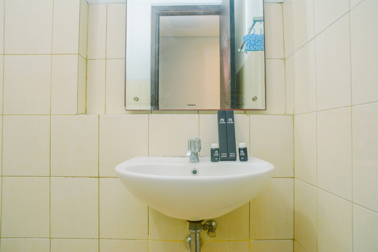 Bathroom 3, Spacious and Contemporary 2BR The Aspen Apartment, South Jakarta