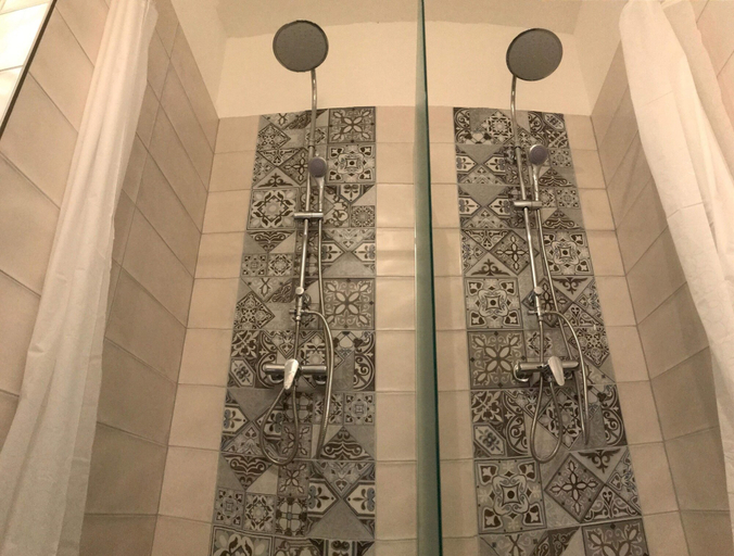 Bathroom 3, Castle-Wall-Inn - Hostel, Břeclav