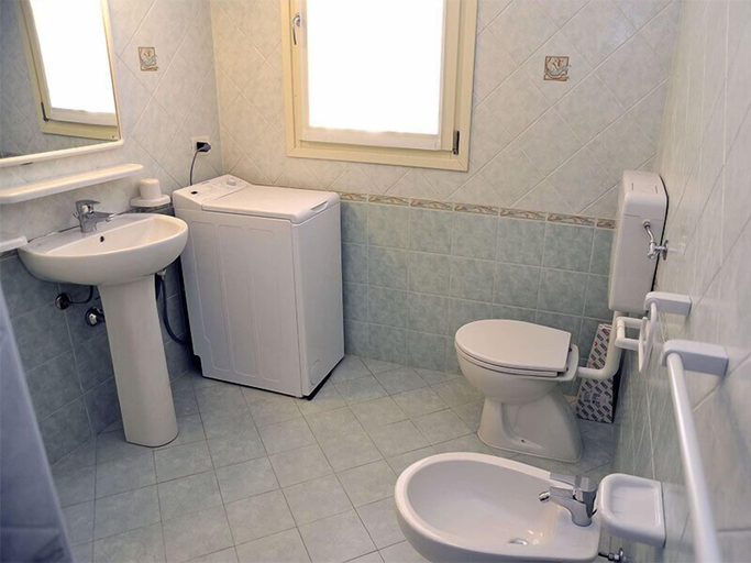 Bathroom 5, Confort, Ferrara