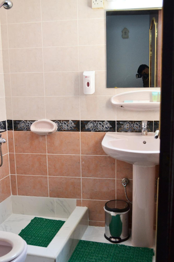Bathroom 5, marhaba hotel, Dubai