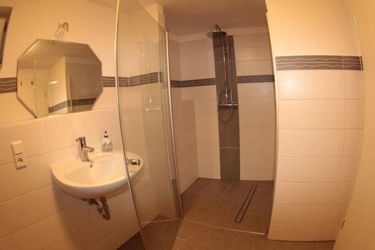 Bathroom 3, Ferien im Laden, Harz