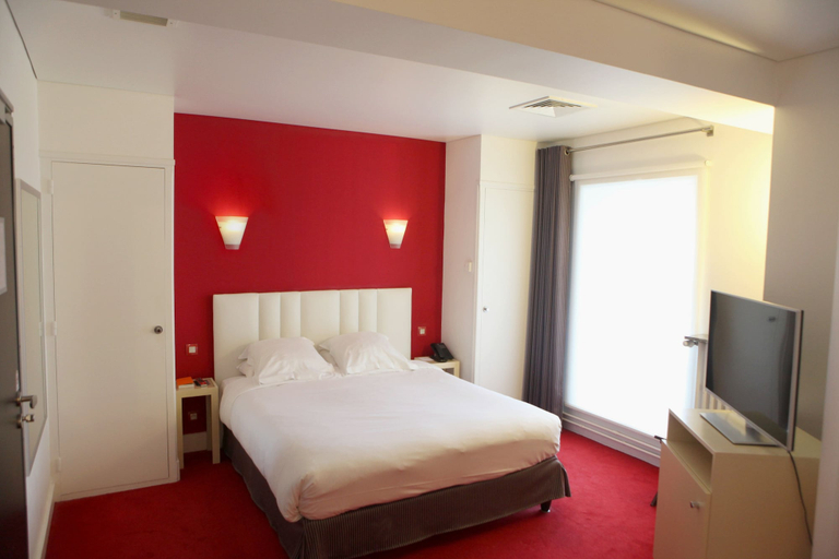 Bedroom 2, Les Maritonnes, Rhône