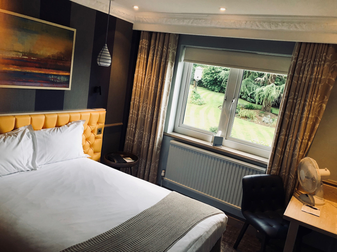 Bedroom 3, Alderley Edge Hotel, Cheshire East