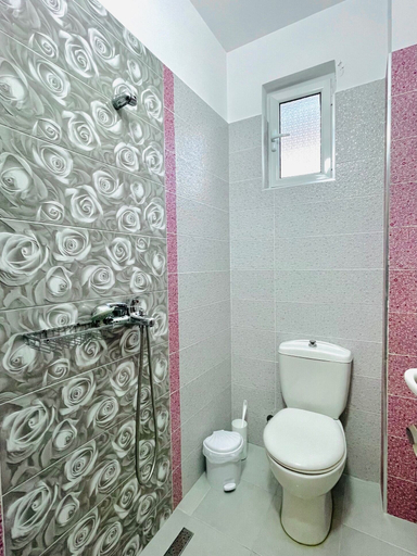 Bathroom 4, The City Gate Hotel, Sarandës