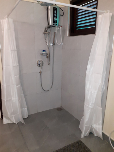 Bathroom 3, Sigiri Hibiscus Villa, Dambulla