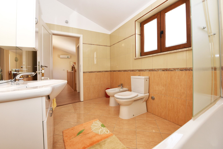Bathroom 3, Villa 377, Tinjan