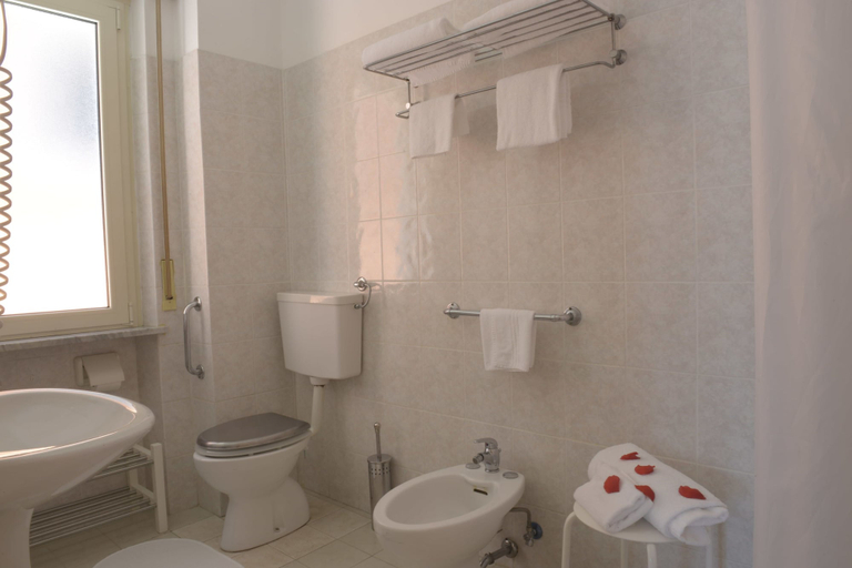 Bathroom 3, Hotel Antagos, Pescara