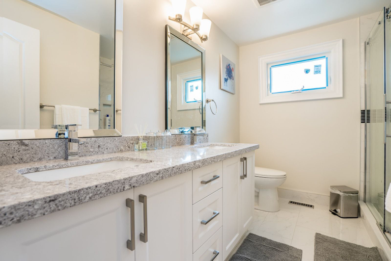 Bathroom 4, Entire Bungalow 5 Bedrooms, York