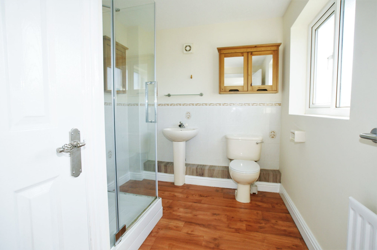 Bathroom 4, 3 Bedroom Holiday Home With River Views, Cheshire West and Chester