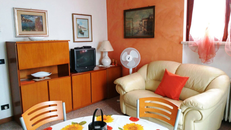 Living area 5, Casa Valenti, Verona