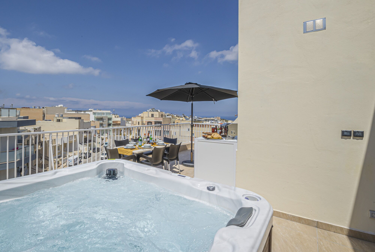 Sport & Beauty 3, Summer Breeze Penthouse with private Hot Tub
