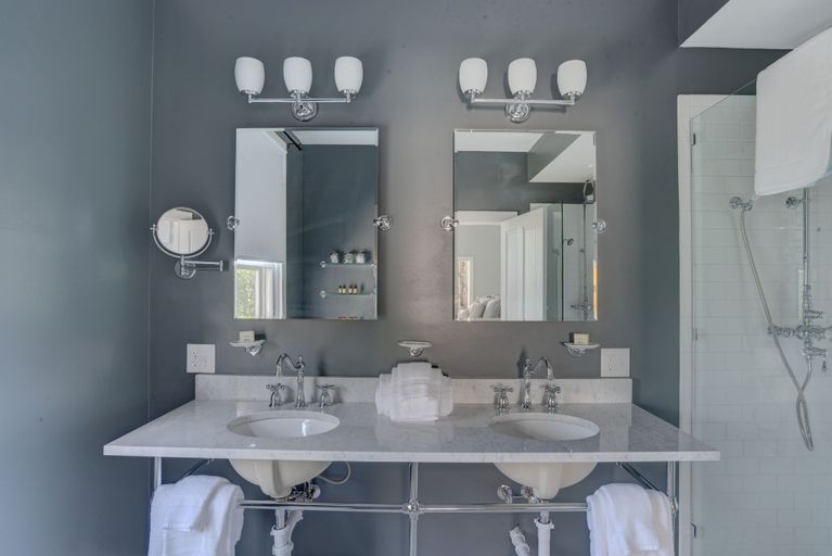 Bathroom 4, Historic Birch Lodge and Motel, Chippewa