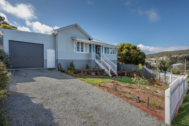 Exterior & Views 2, West View Cottage by the BnB Collection, Albany