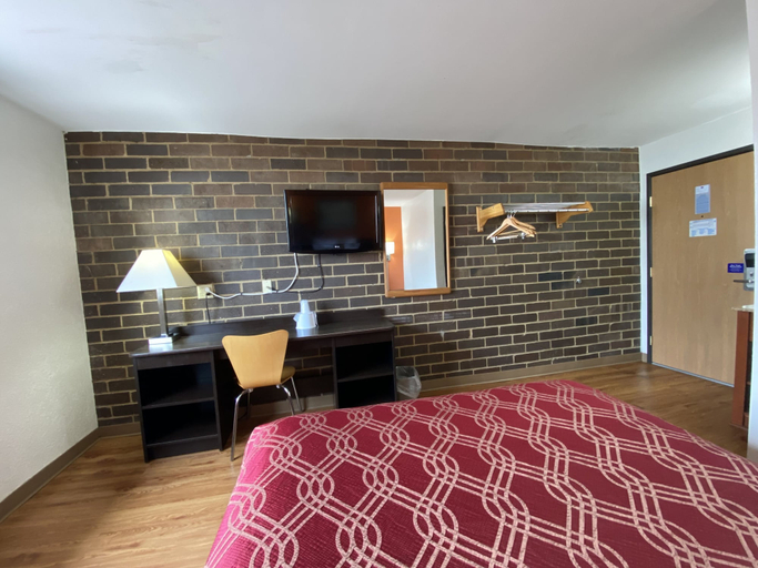 Bedroom 3, Reliance Inn, Marathon