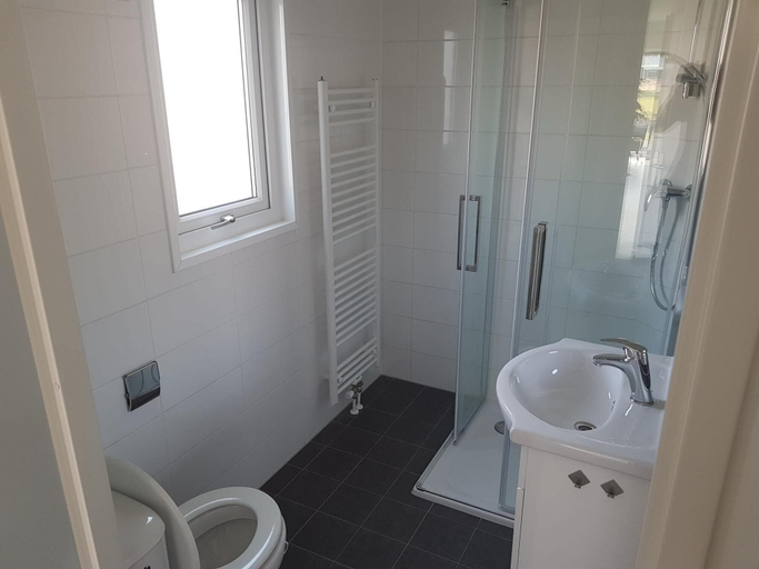 Bathroom 3, Europarcs Zilverstrand, Antwerpen