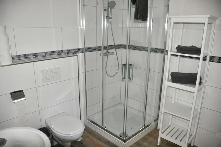 Bathroom 5, Belthus, Ostholstein