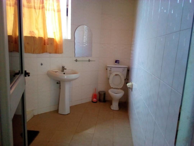 Bathroom 4, Abuesi Beach Resort, Shama Ahanta East