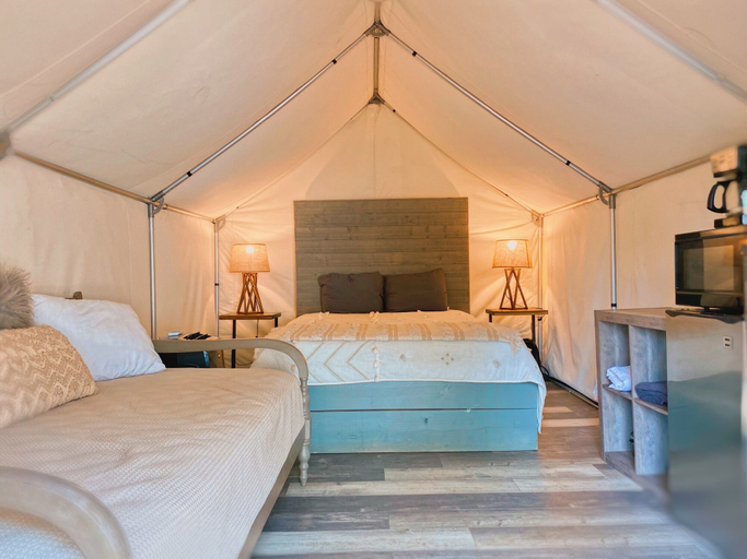 Bedroom 2, Son's Blue River Camp - Glamping Cabin #1, Guadalupe
