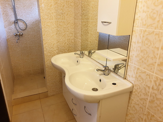 Bathroom 4, Kunta Kinteh Beach Complex, Kanifing