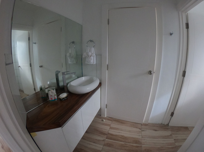 Bathroom 3, Belle Balise, Nadroga/Navosa