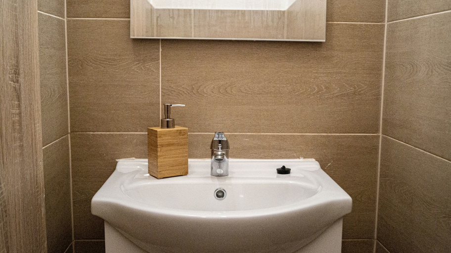 Bathroom 3, Stylish Apartment Near Downtown, Wien