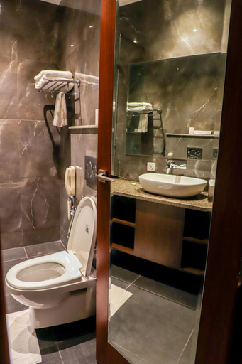 Bathroom 4, juSTa Palampur Resort & Convention Centre, Kangra