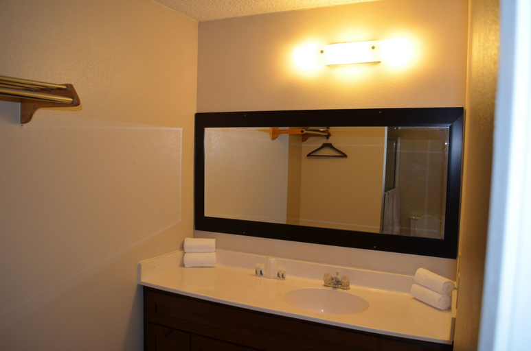 Bathroom 3, Deep Creek, San Bernardino