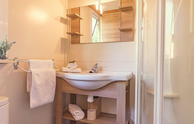 Bathroom 3, Rubina Resort, Girona