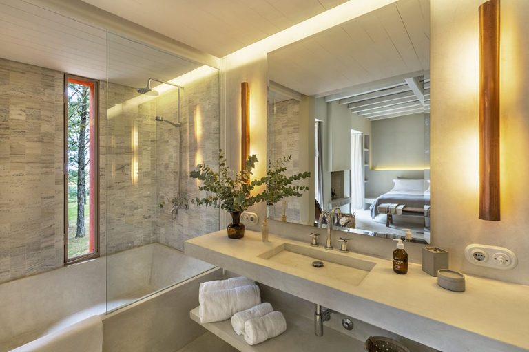 Bathroom 3, LUZ Culinary Wine Lodge, n.a523