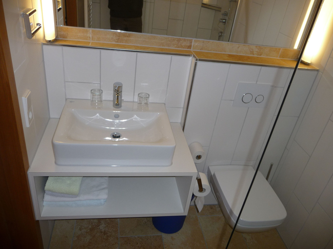 Bathroom 4, Gasthaus-Pension Zum Kreuz, Waldshut