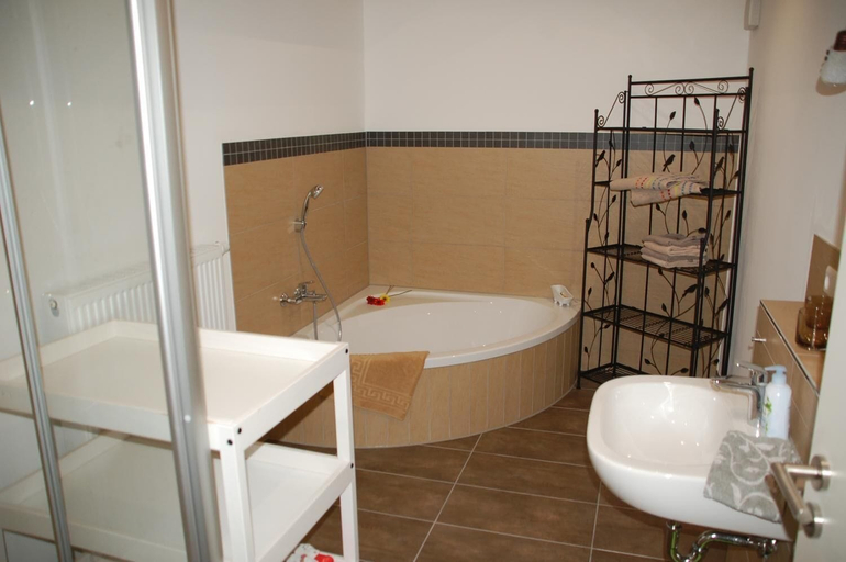 Bathroom 3, Carles Scheunenhof, Hohenlohekreis